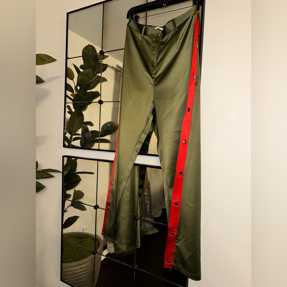 Green silk pants in Medium